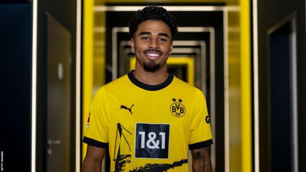 Borussia Dortmund Loans Defender Ian Maatsen From Chelsea Until The End Of The Season