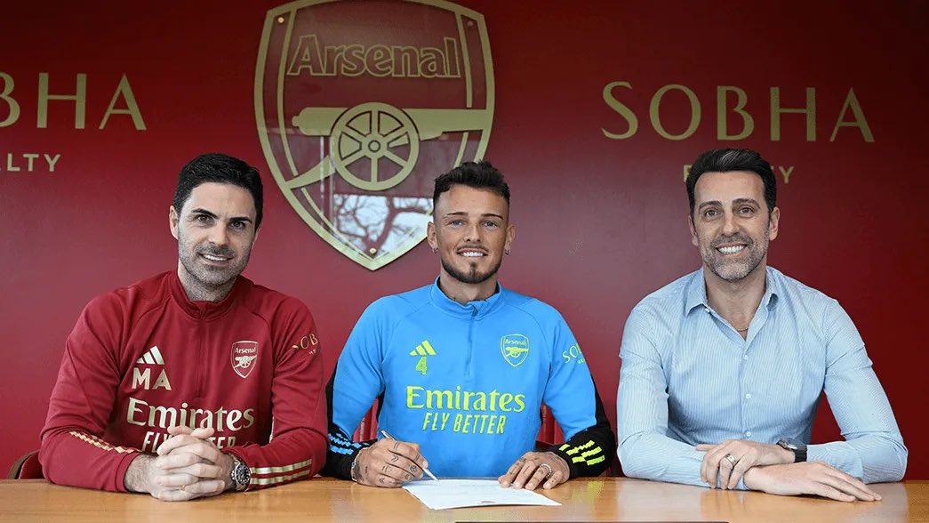 Ben White Extends His Contract With Arsenal