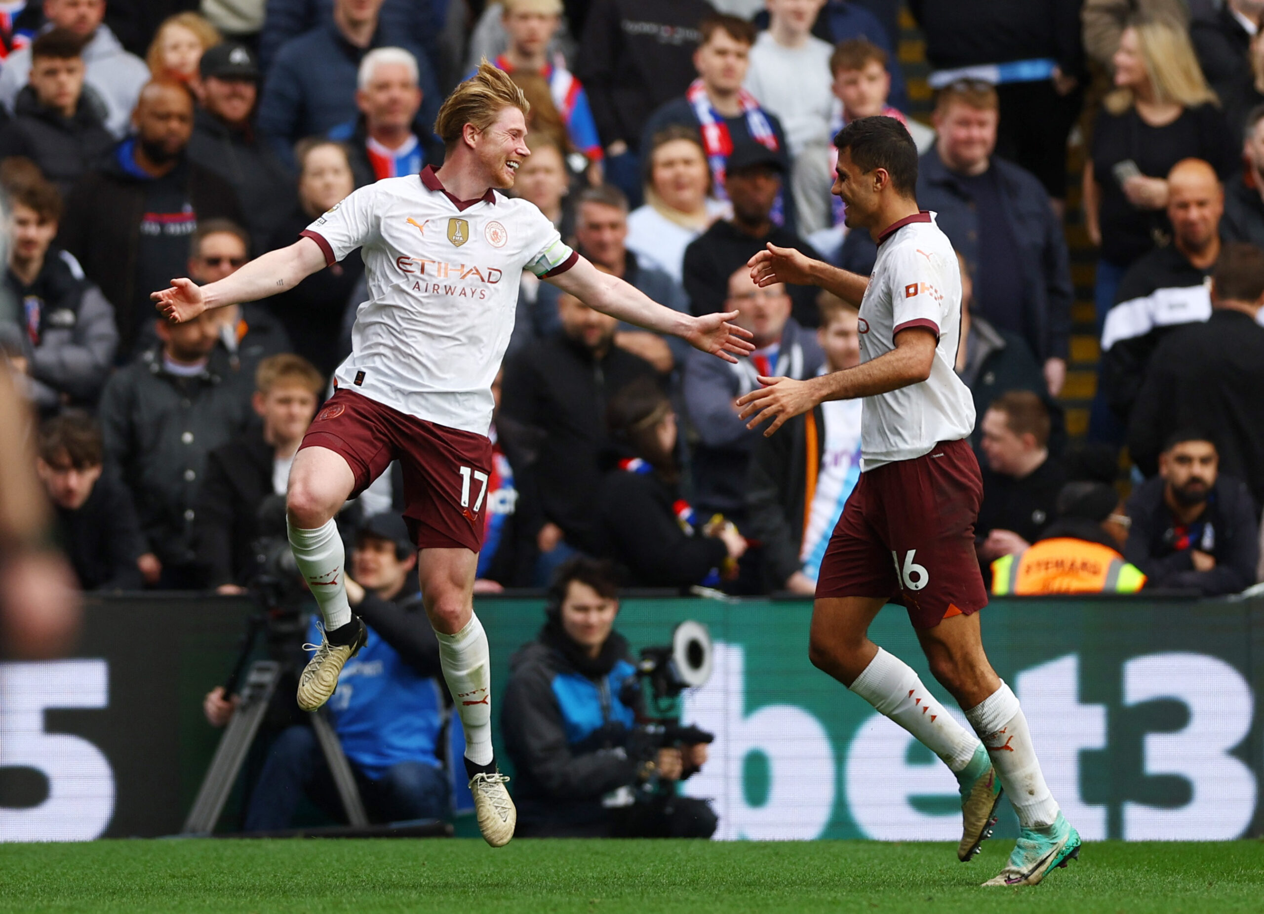 Manchester City Keeps Pressure On Title Rivals With Win Over Crystal Palace