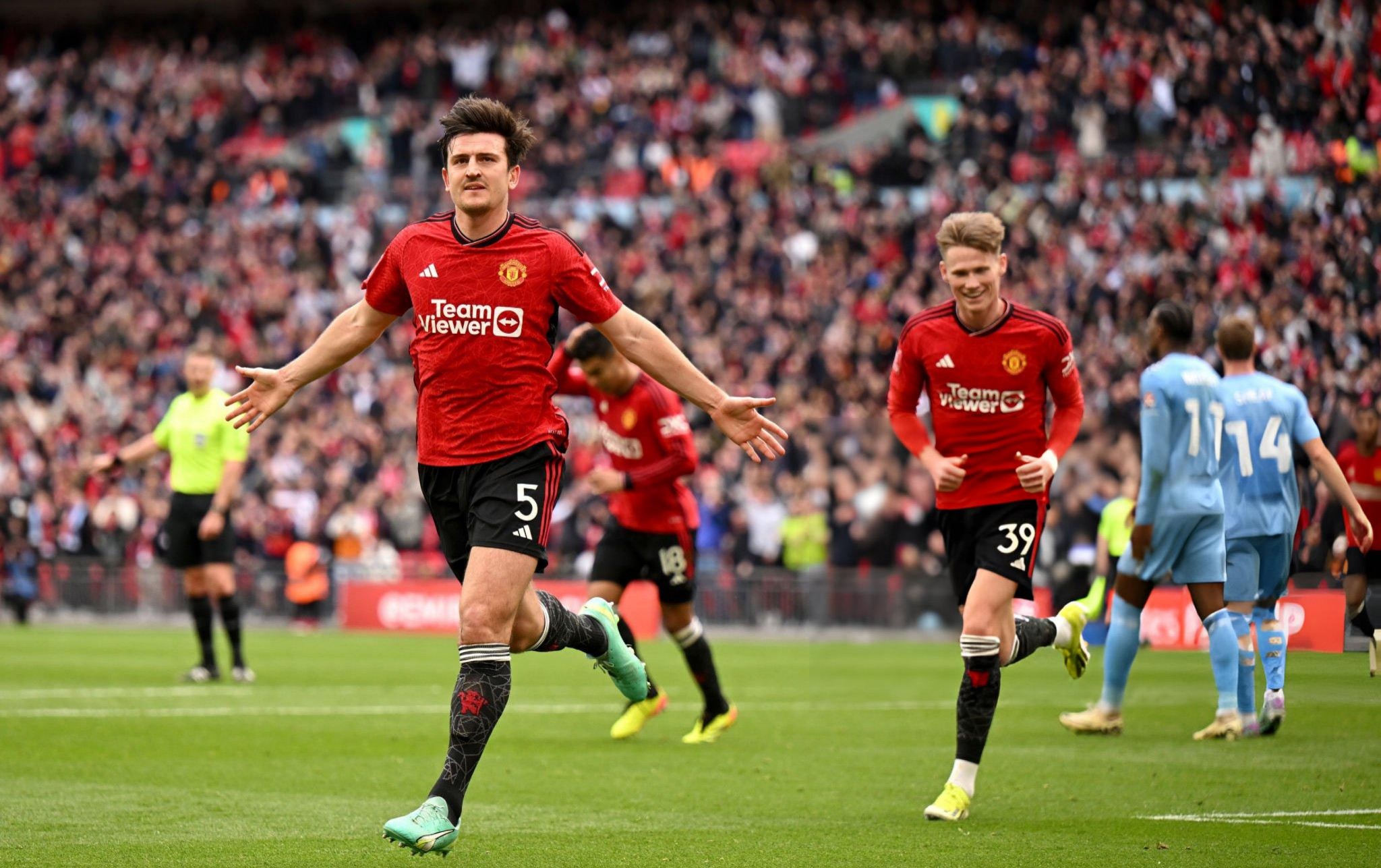 Man Utd Survive Coventry Scare To Progress To FA Cup Final