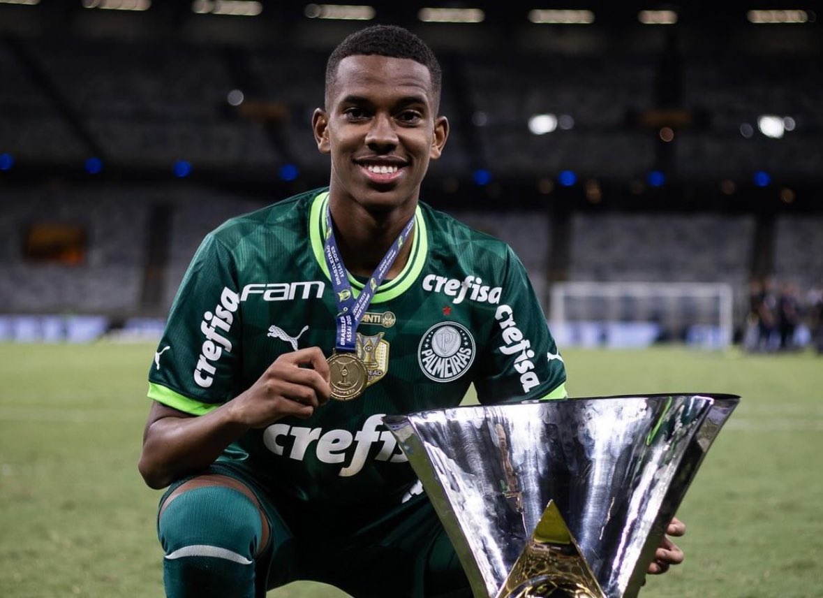 Chelsea Reach Verbal Agreement To Sign Brazilian Gem Willian Estevão