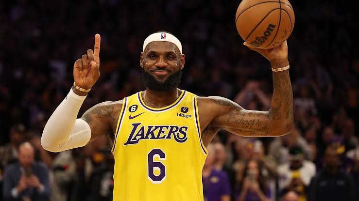 LeBron James Signs New Contract With Lakers