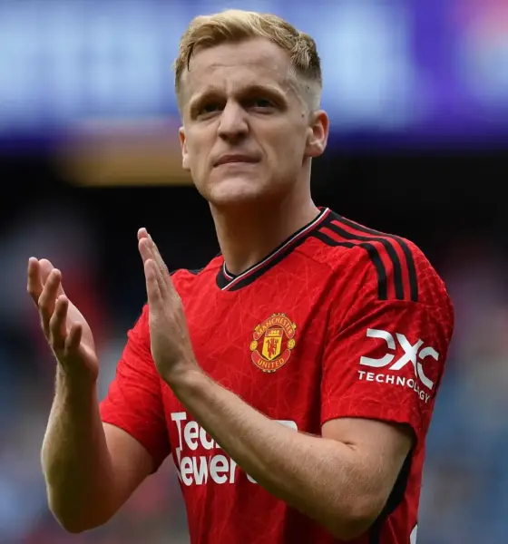 Van De Beek Joins Girona From Manchester United