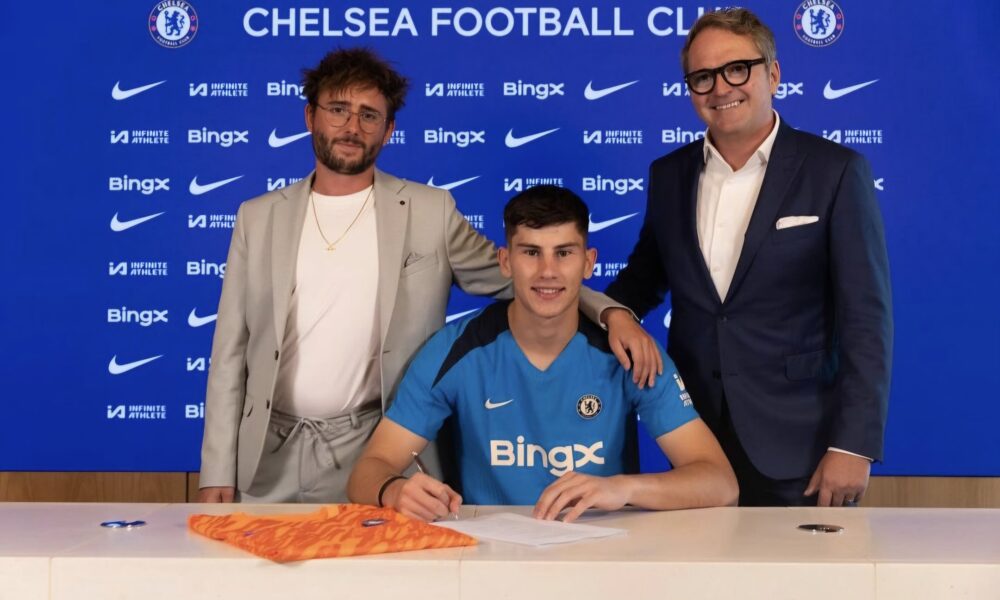 Chelsea Completes Signing Of Teenage Belgian Goalkeeper Mike Pendlers From Genk