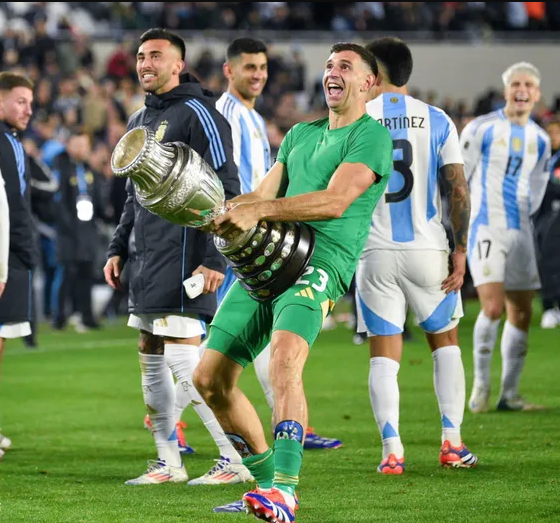 FIFA Suspends Argentina Goalkeeper Argentina Emiliano Martinez