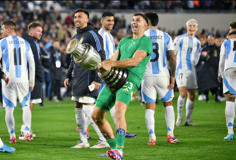 FIFA Suspends Argentina Goalkeeper Argentina Emiliano Martinez