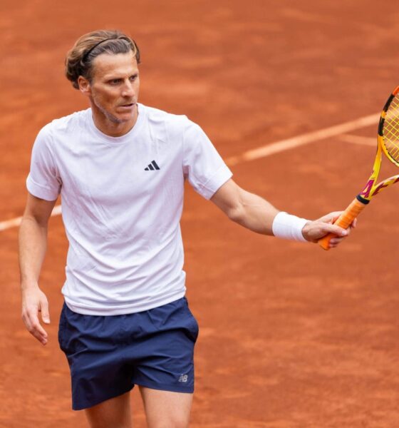 Former Manchester United Striker Forlan To Makes Professional Tennis Debut