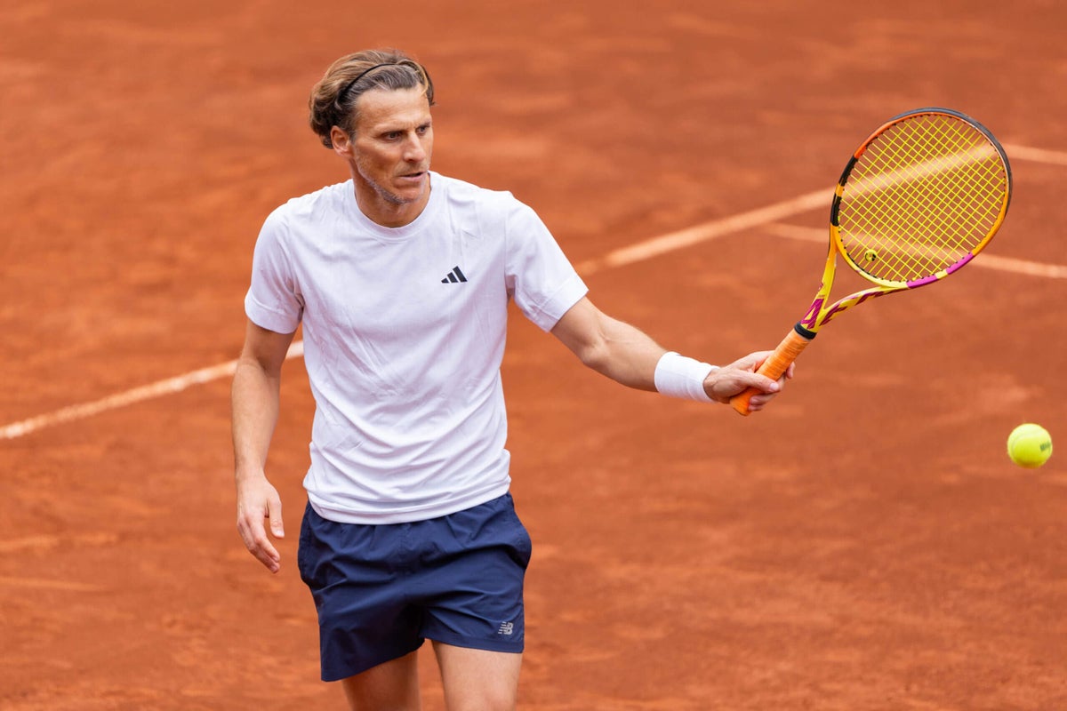 Former Manchester United Striker Forlan To Makes Professional Tennis Debut