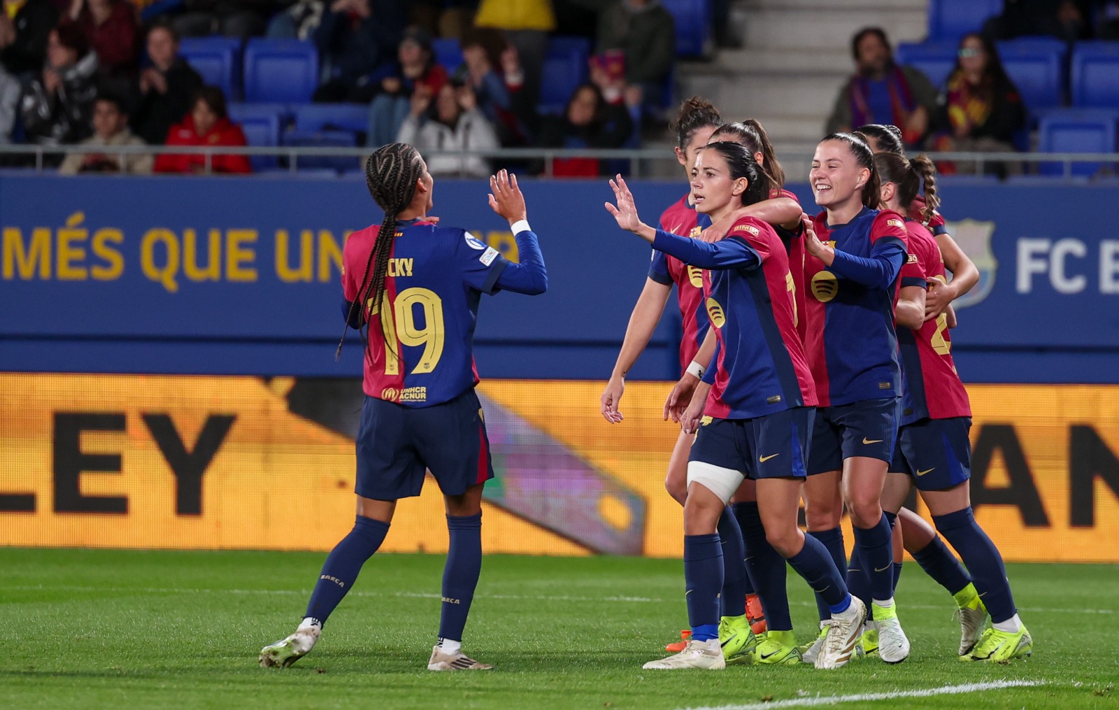 Women's Champions League: Barcelona Dominates St. Poelten With A Seven-Goal Triumph