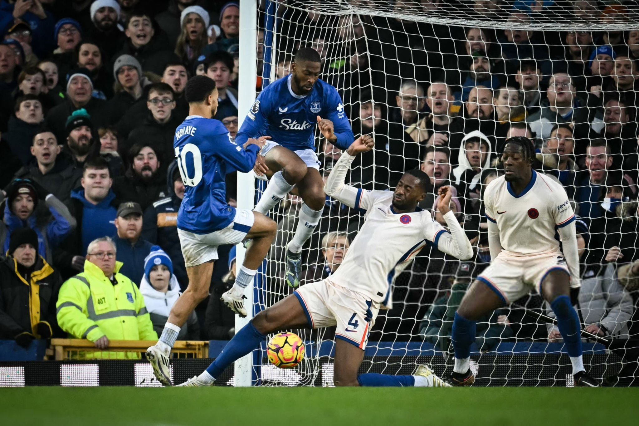 Chelsea's Title Hopes Dashed With Draw Against Everton