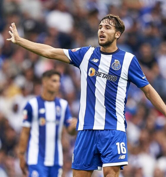 Manchester City Open Talks With Former Barcelona Midfielder