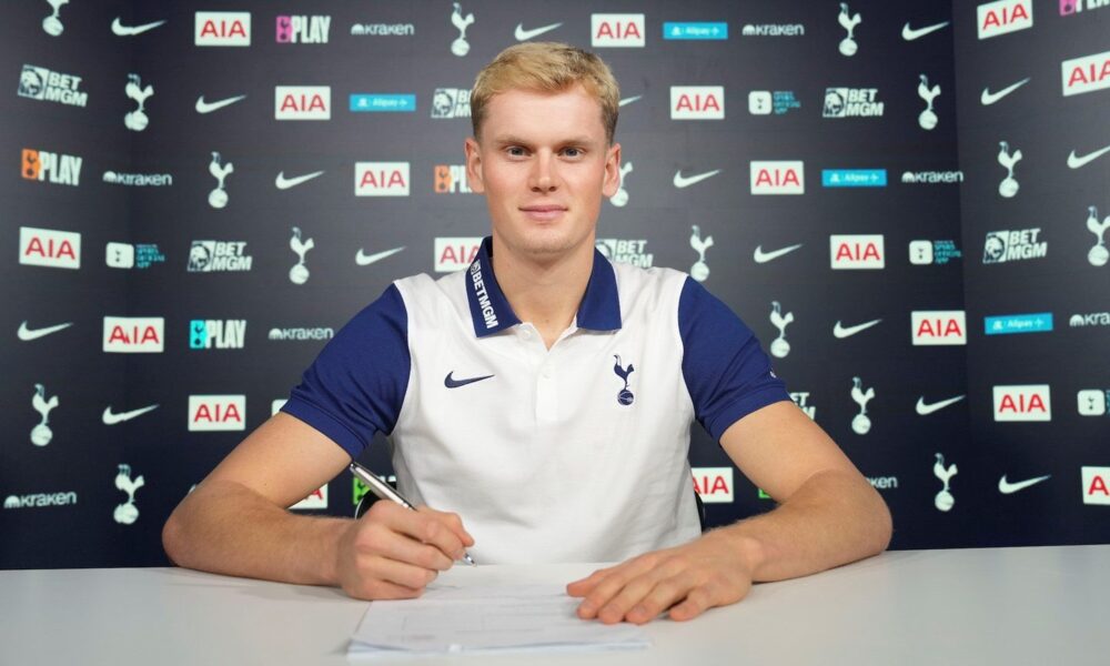 Tottenham Completes Signing Of New Goalkeeper To Replace Injured Vicario