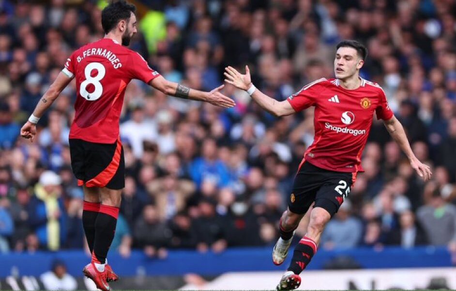 Late Drama As Manchester United Fights Back To Draw Against Everton