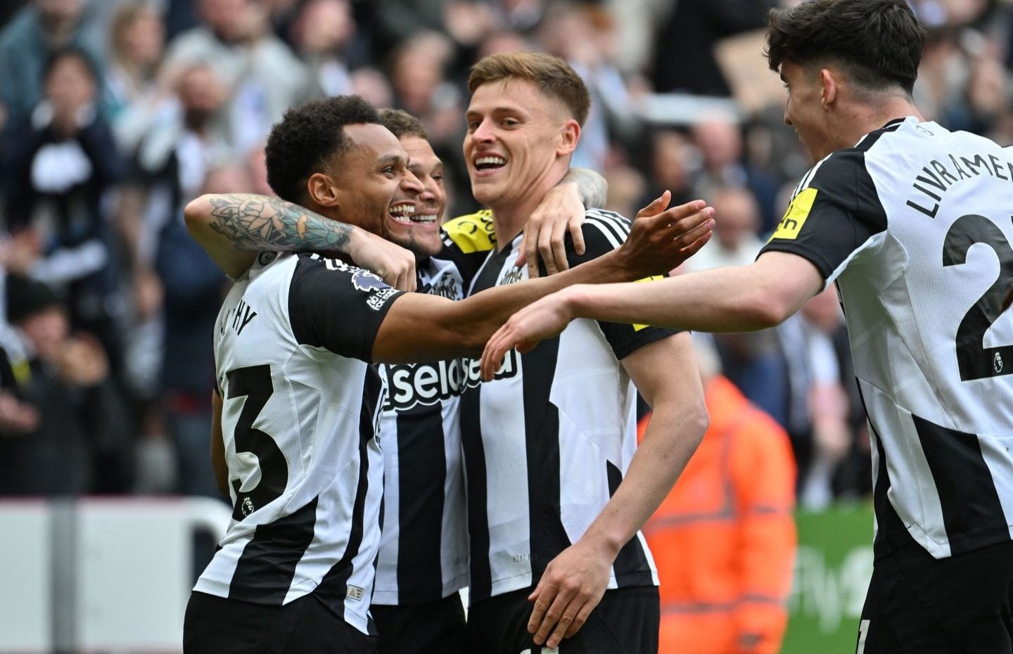 Champions League Dream Alive As Newcastle Demolish United