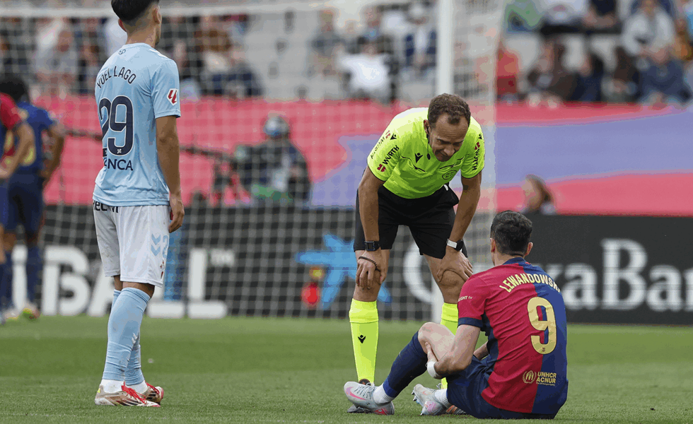 Barcelona Hit Hard As Lewandowski Suffers Hamstring Injury