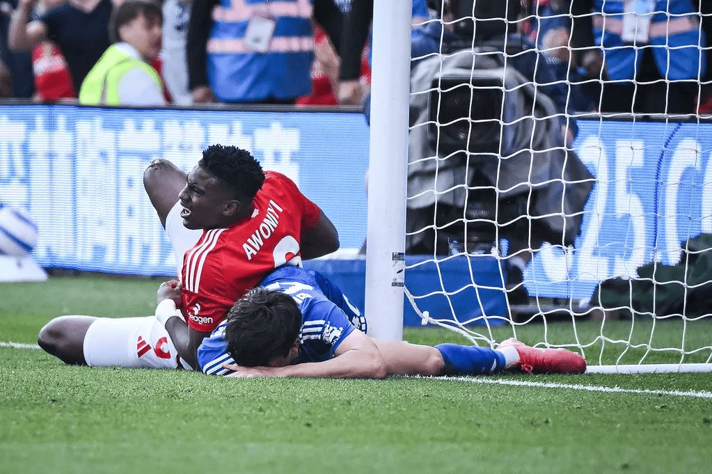 Nottingham Forest Striker Awoniyi Undergoes Surgery After Goalpost Collision