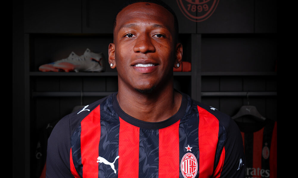 AC Milan Completes Signing Of Brighton Defender Pervis Estupiñán
