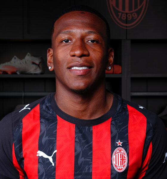 AC Milan Completes Signing Of Brighton Defender Pervis Estupiñán