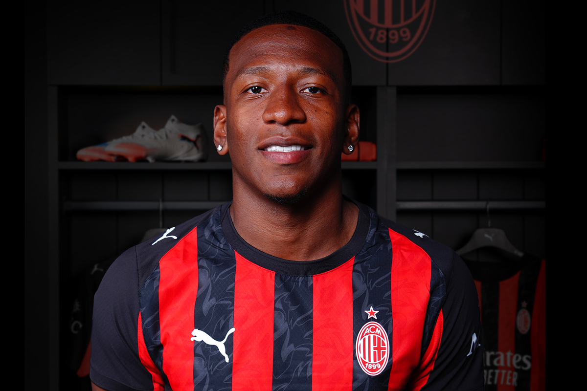 AC Milan Completes Signing Of Brighton Defender Pervis Estupiñán