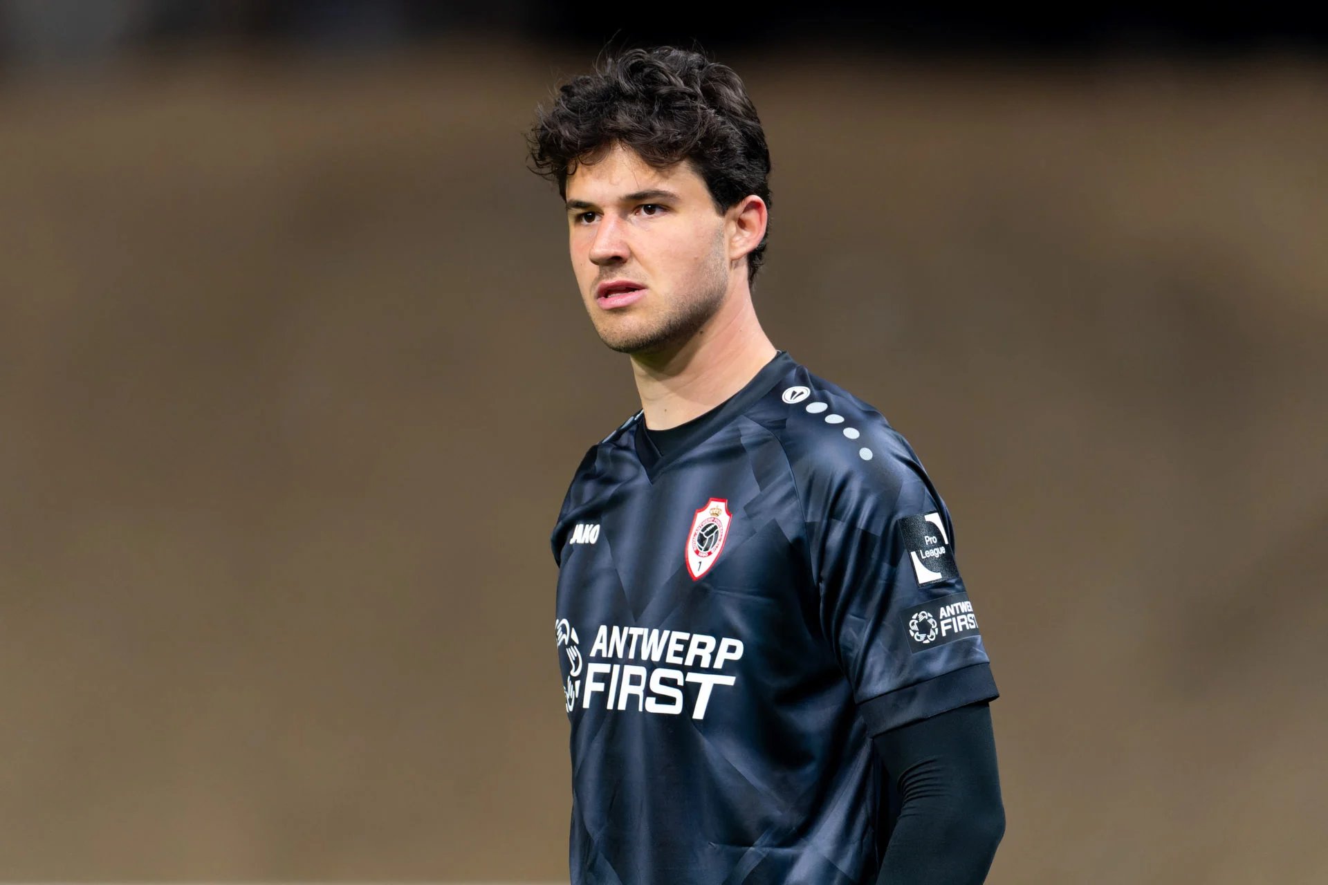 Manchester United Closing In On Deal For Antwerp Goalkeeper Senne Lammens