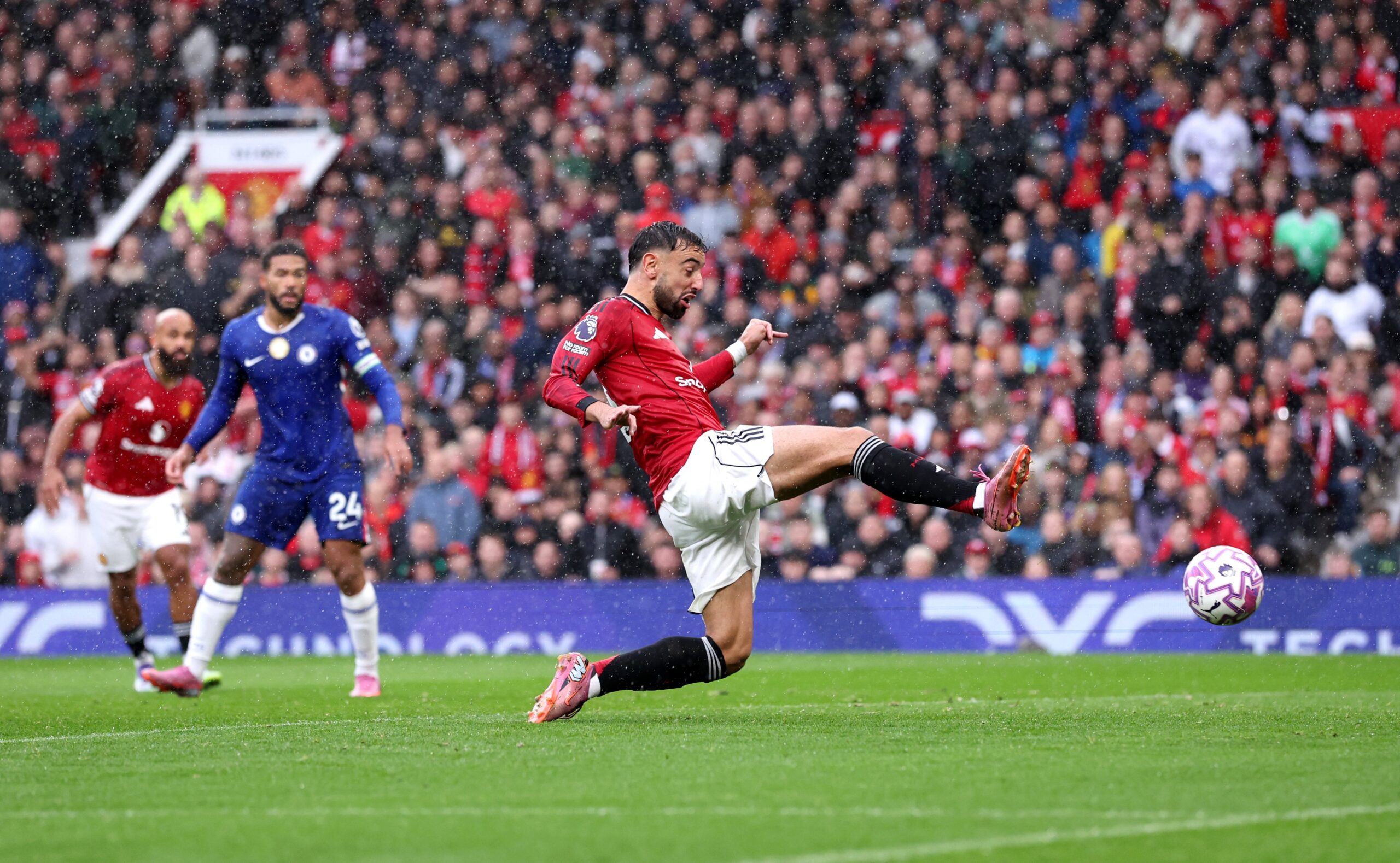 Fernandes Hits 100th Goal As Manchester United Overcomes Chelsea At Old Trafford