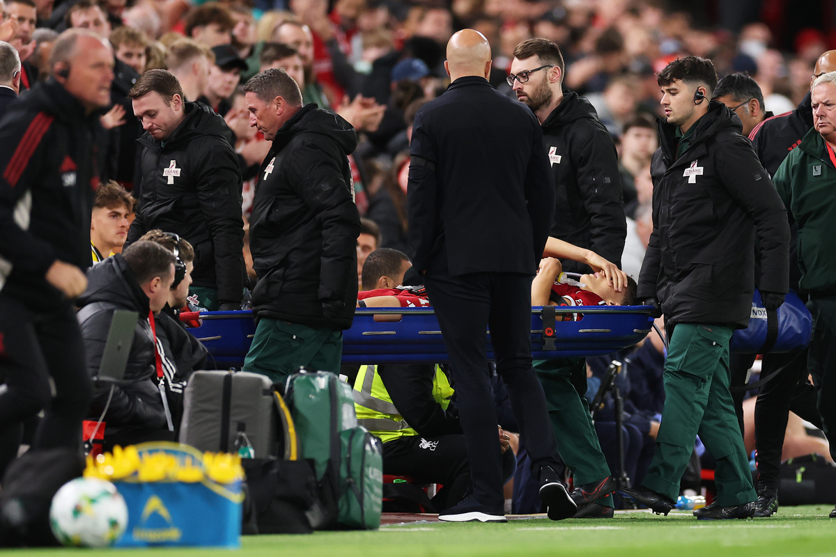 Liverpool’s Giovanni Leoni Suffers ACL Tear, Faces Nine-Month Layoff