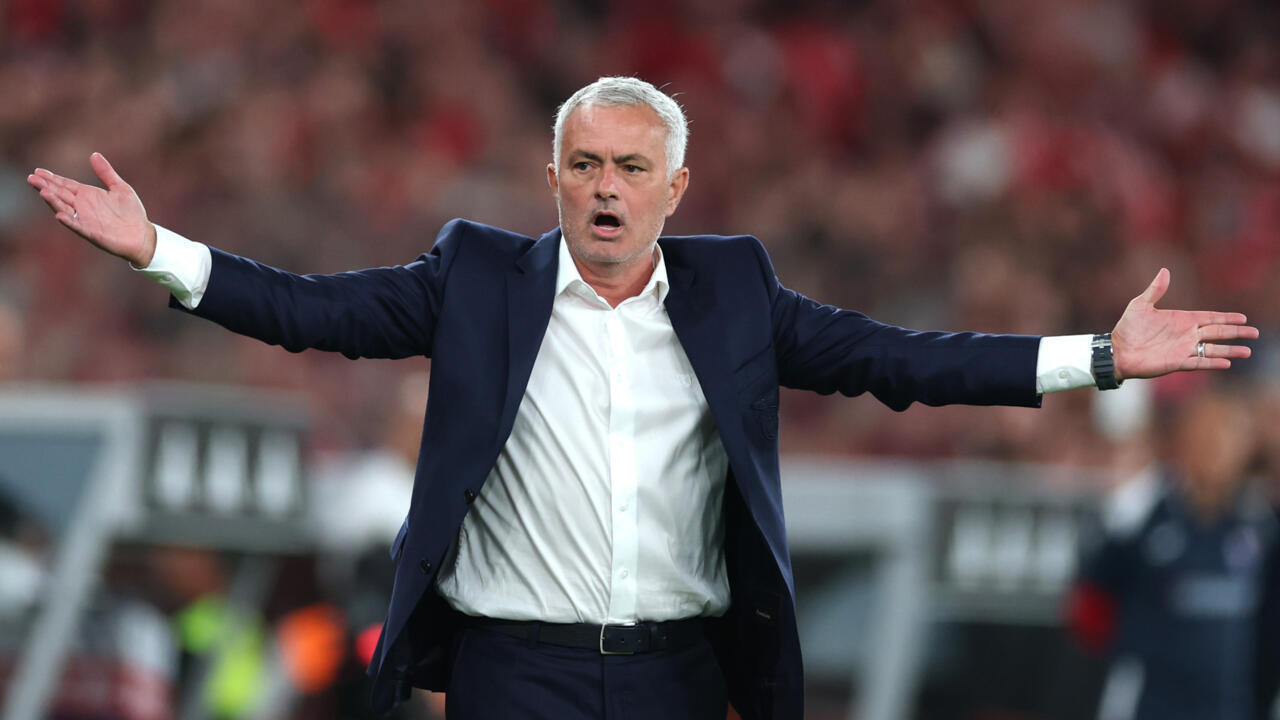 Jose Mourinho Returns To Stamford Bridge As Benfica Manager