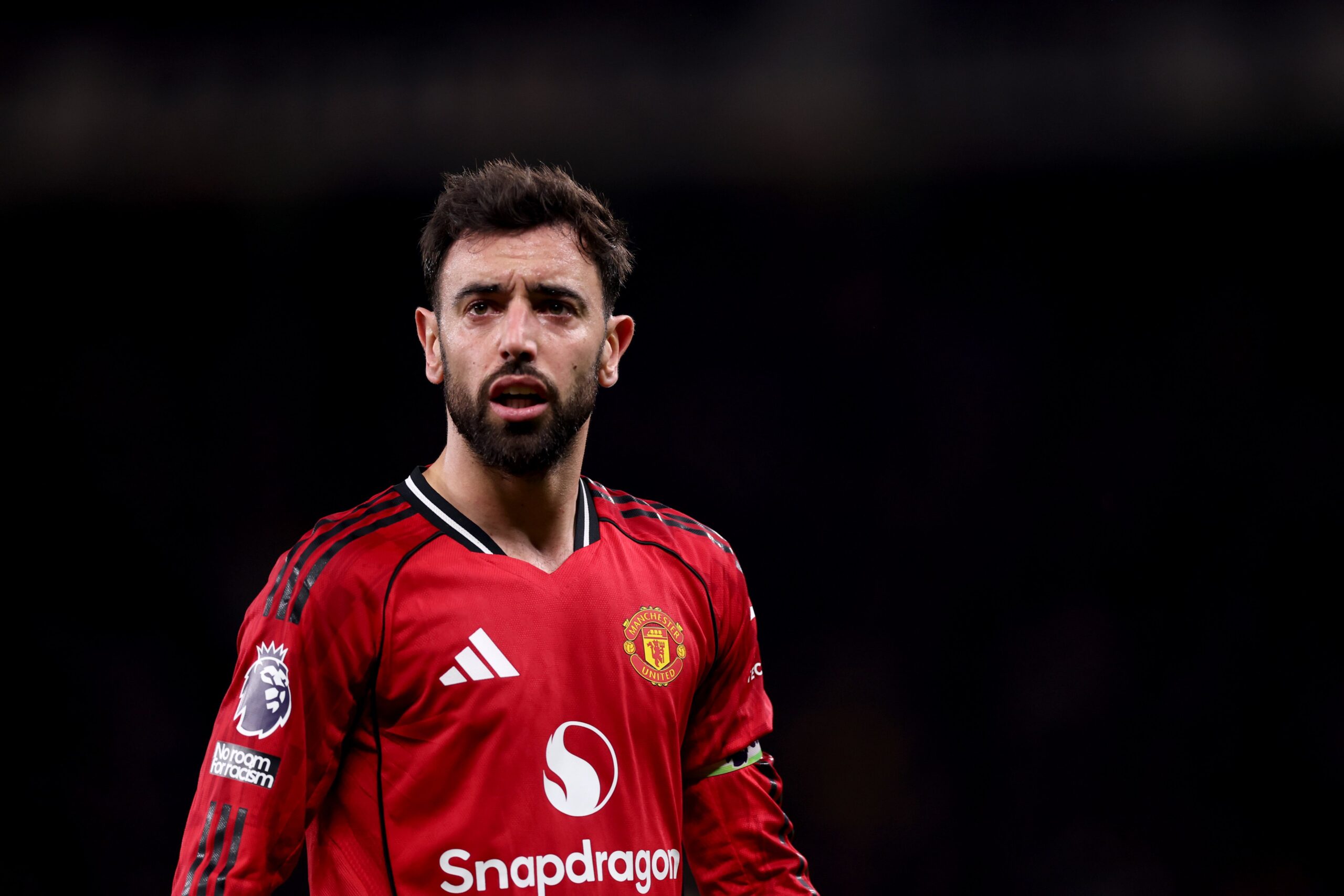 “It Hurt Me”: Fernandes Hits Out At United Directors Over Transfer Talks