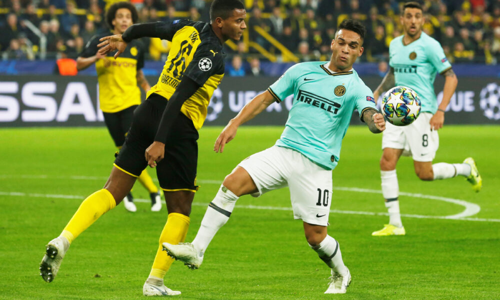 Manuel Akanji of Inter Milan against Lautaro Martinez in a training session