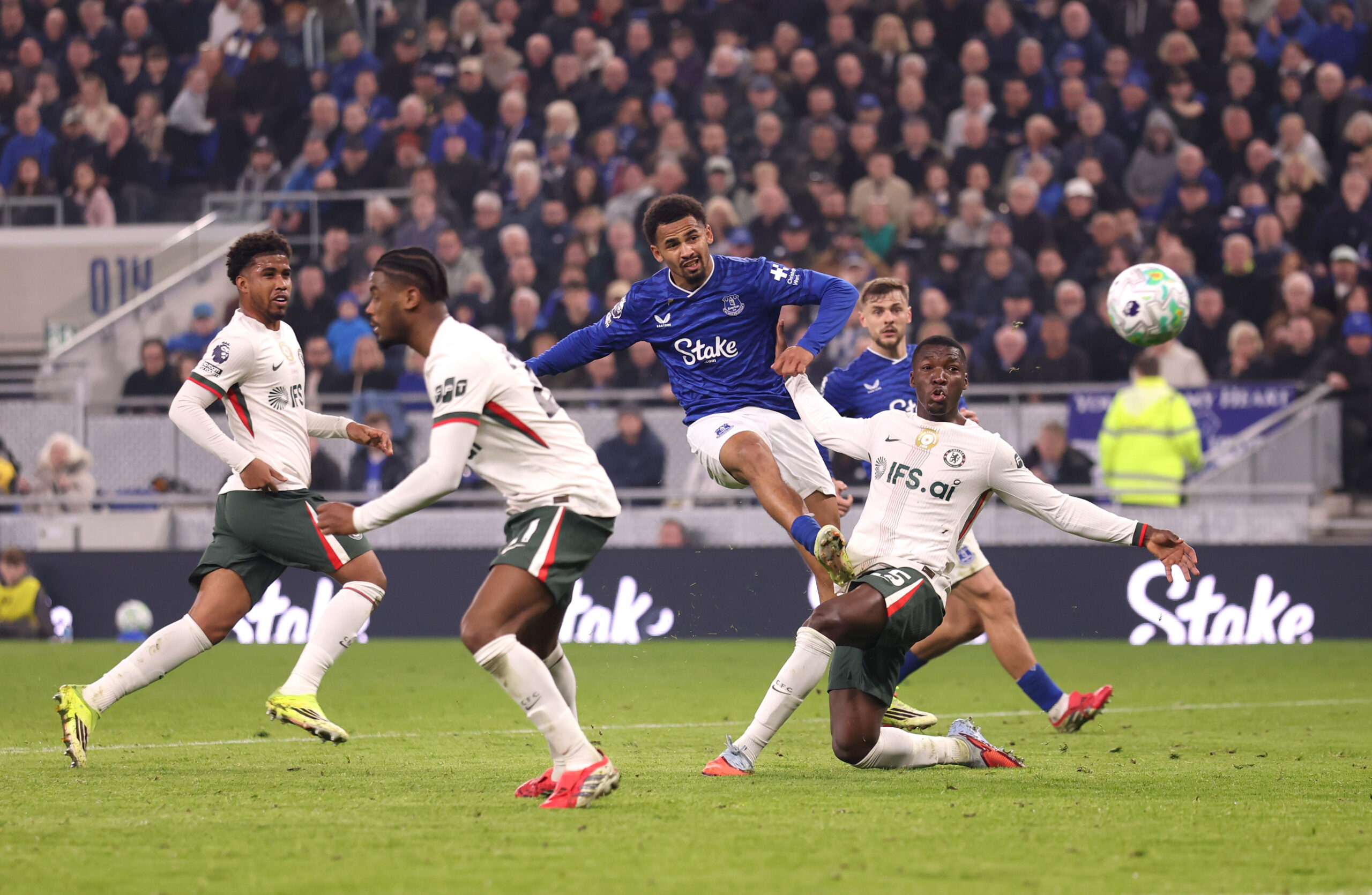 Everton Thrashes Chelsea To Boost European Hopes