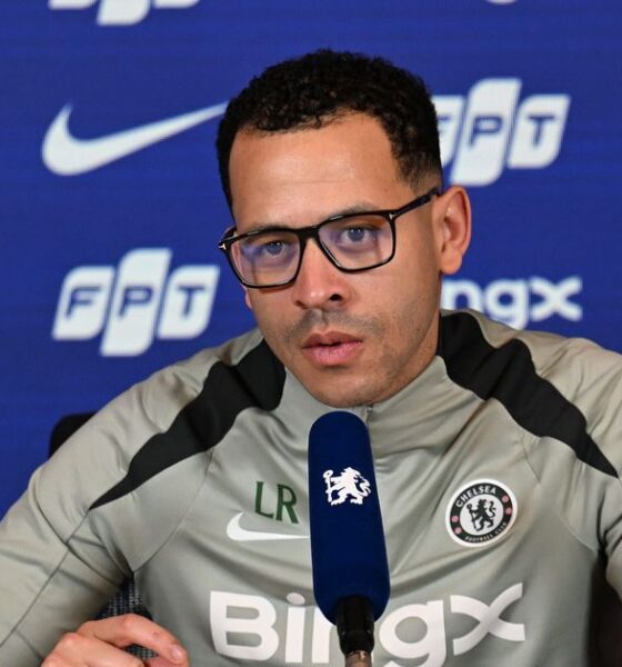 The person in the image is Liam Rosenior, the current head coach of Chelsea Football Club. He is a 41-year-old coach who took over as the "new boss" at Chelsea in early 2026. Image used for Sportxparte news.