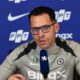 The person in the image is Liam Rosenior, the current head coach of Chelsea Football Club. He is a 41-year-old coach who took over as the "new boss" at Chelsea in early 2026. Image used for Sportxparte news.