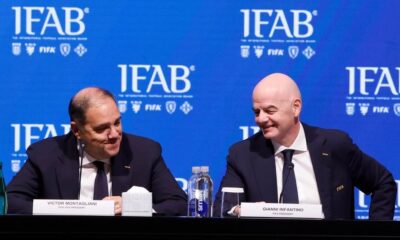 Gianni Infantino (right), President of FIFA, and Victor Montagliani (left), FIFA Vice-President and President of CONCACAF, at a special meeting of the International Football Association Board (IFAB). Image used for Sportxparte news.