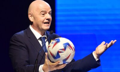 FIFA president Gianni Infantino is holding the World Cup 2026 ball in a press conference. Image used for Sportxparte news.