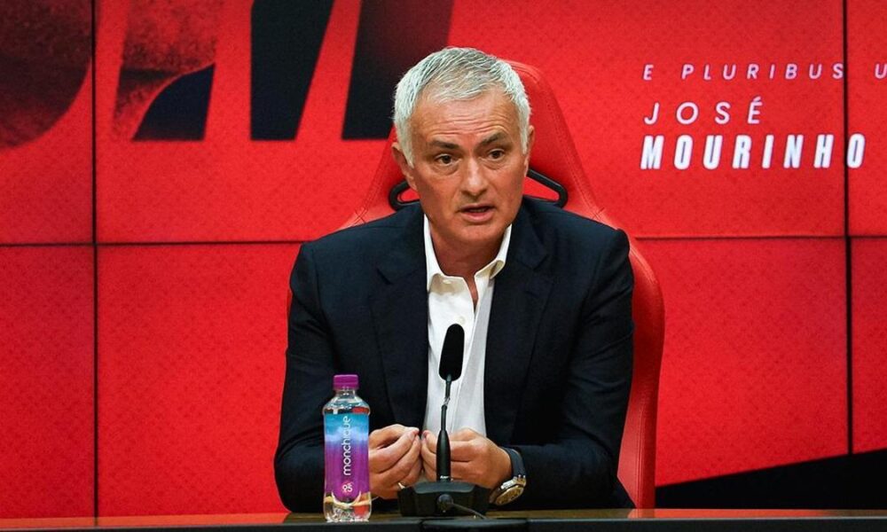 Portuguese football manager José Mourinho during a press conference for his official presentation as the new coach of SL Benfica in September 2025. Image used for Sportxparte news.