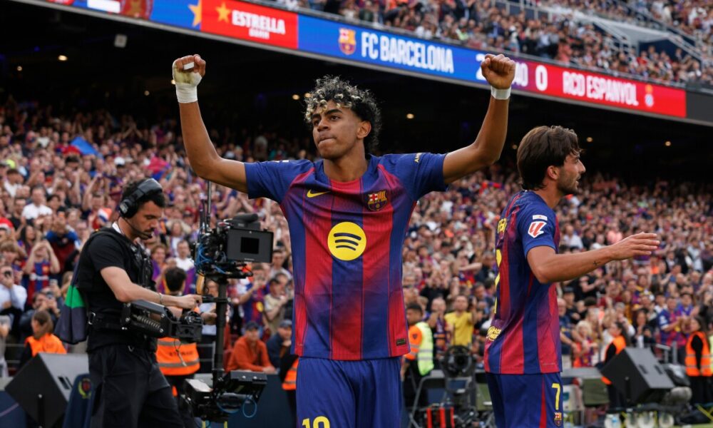 Lamine Yamal celebrates a goal for Barcelona against RCD Espanyol in the La Liga 2025/2026 season derby match. Image used for Sportxparte news.