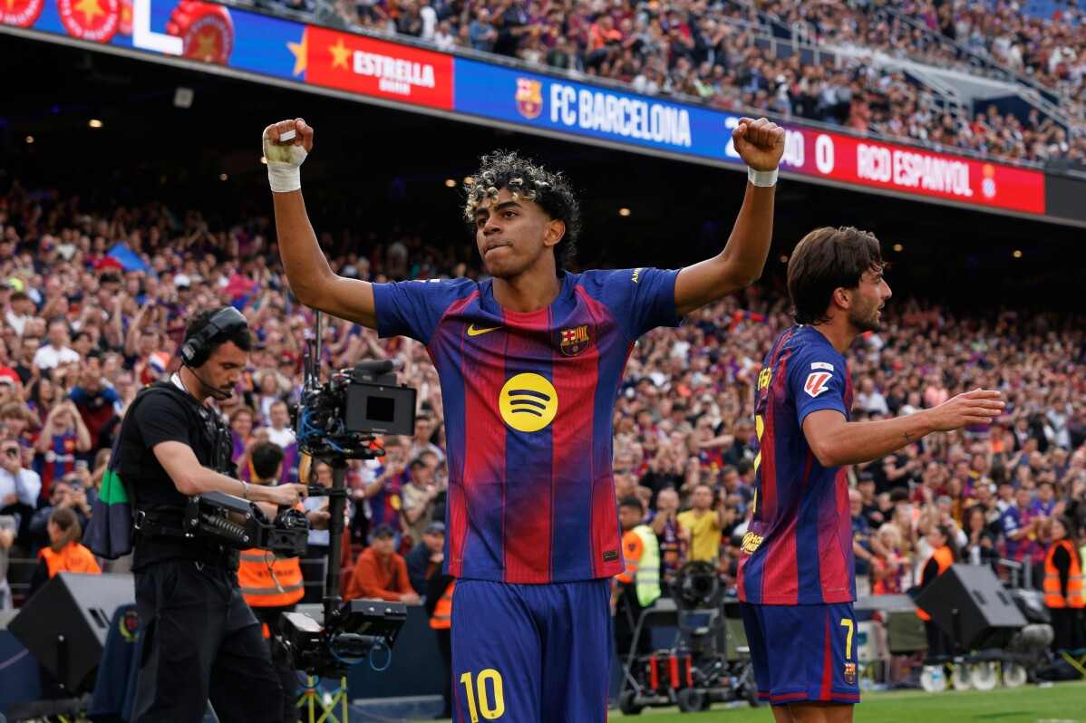 Lamine Yamal celebrates a goal for Barcelona against RCD Espanyol in the La Liga 2025/2026 season derby match. Image used for Sportxparte news.