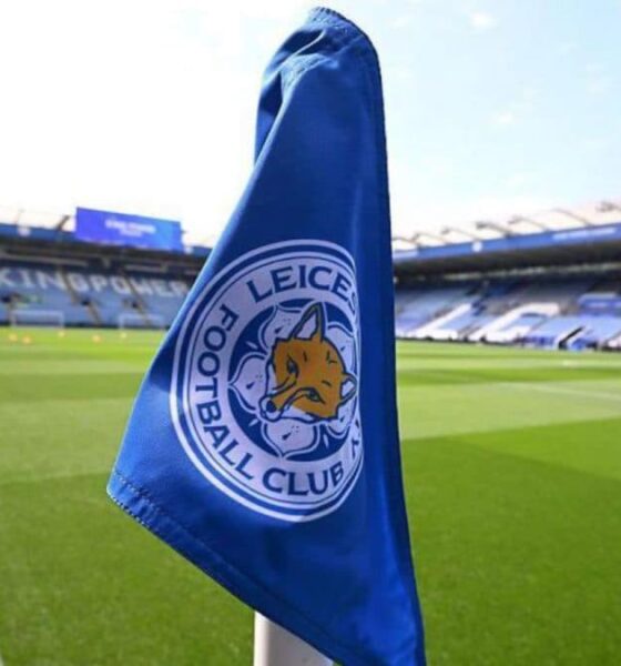 This image shows a corner flag featuring the logo of the Leicester City Football Club at their home stadium, the King Power Stadium. Image used for Sportxparte News