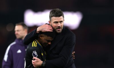 This photo captures a moment between Manchester United coach Michael Carrick and player Amad Diallo following a match. Photo used in sportxparte news coverage.
