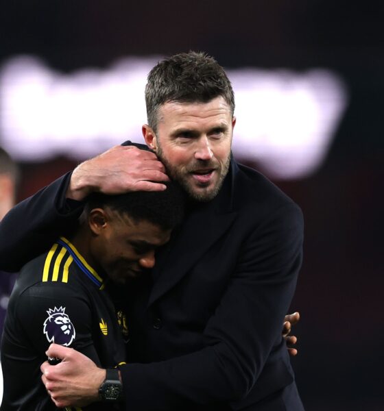 This photo captures a moment between Manchester United coach Michael Carrick and player Amad Diallo following a match. Photo used in sportxparte news coverage.