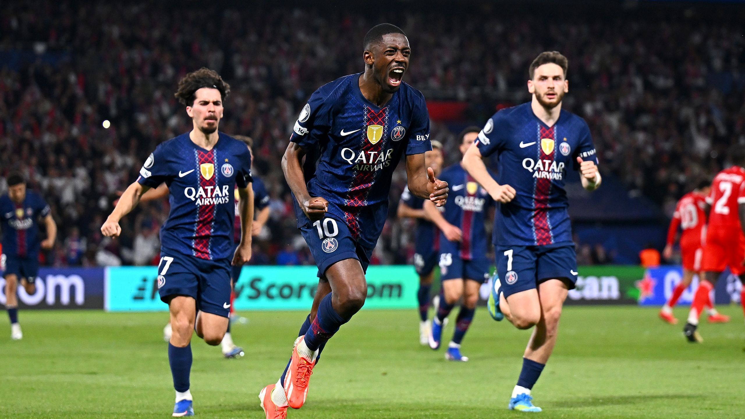 The image captures a moment from the UEFA Champions League semi-final first leg between Paris Saint-Germain (PSG) and Bayern Munich, which took place on April 28, 2026. Image used for Sportxparte news.