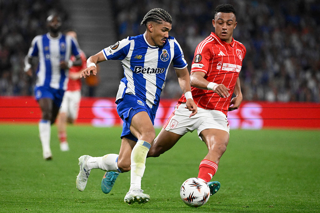 FC Porto winger William Gomes in a blue and white striped kit controls the ball while being pursued by a Nottingham Forest player in a red pinstriped kit during their 2025/26 UEFA Europa League quarterfinal at the Estádio do Dragão. Image used for Sportxparte news.