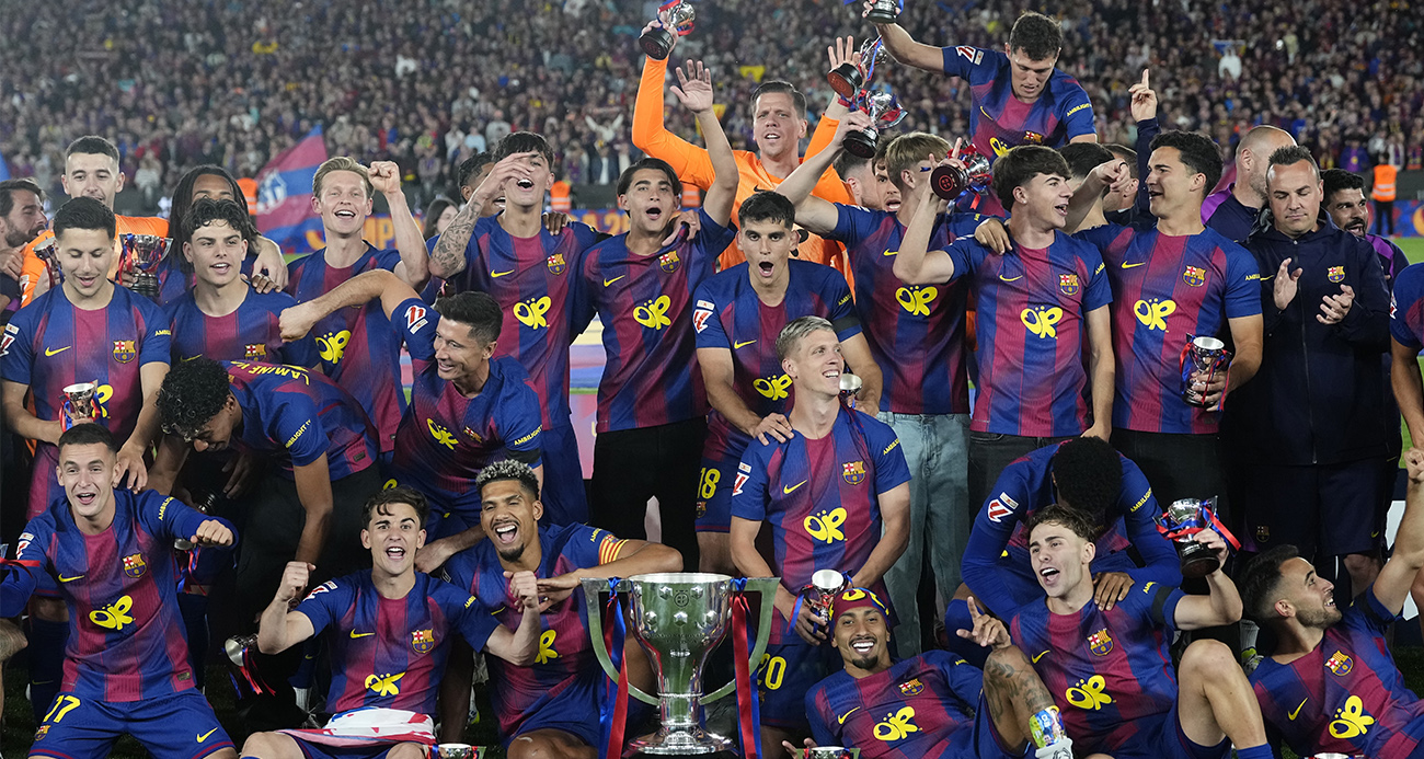 FC Barcelona players celebrate after securing the 2025/2026 La Liga title by defeating Real Madrid 2-0 at the Spotify Camp Nou on May 10, 2026. Image used for Sportxparte news roundup.