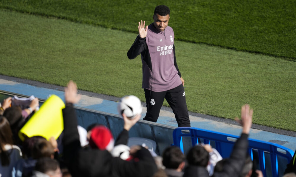 Kylian Mbappé during a Real Madrid open training session at the Alfredo Di Stéfano Stadium in Valdebebas on December 30, 2025. Image used for Sportxparte news.