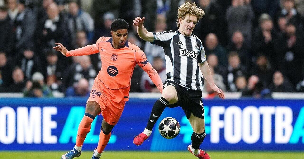 Yes, the photo is entirely real and was taken on Tuesday, March 10, 2026, during the UEFA Champions League Round of 16 first-leg match between Newcastle United and FC Barcelona at St James' Park. Image used for Sportxparte news.