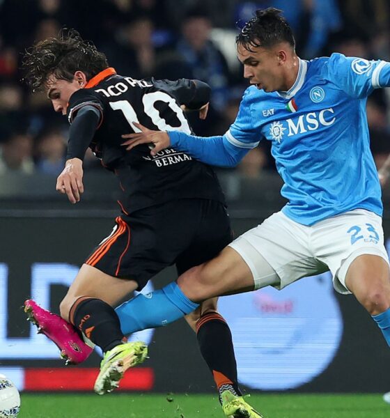 Nico Paz of Como 1907 (wearing black) and Giovane Santana do Nascimento of SSC Napoli (wearing light blue) competing for the ball during a Coppa Italia quarter-final match. Image used for Sportxparte preview news.