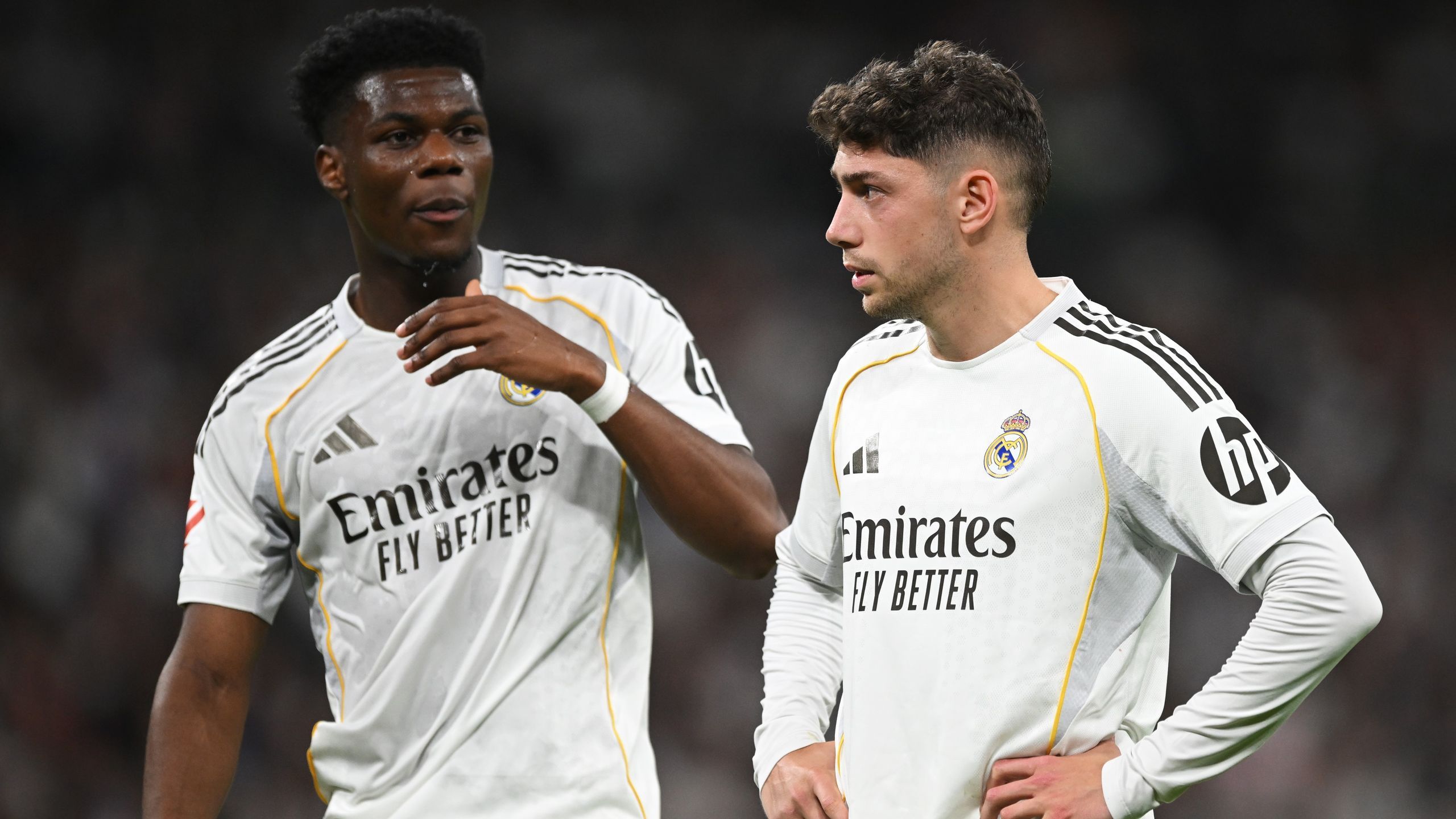 Real Madrid midfielders Aurélien Tchouaméni (left) and Federico Valverde (right). Recent reports from May 2026 indicate that the two players were involved in a violent altercation during a training session at Valdebebas. Image used for Sportxparte news.