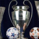 The trophies in the image are for the three major men's European club football competitions organized by UEFA: the UEFA Europa Conference League (left), the UEFA Champions League (center), and the UEFA Europa League (right). Image used for Sportxparte news.