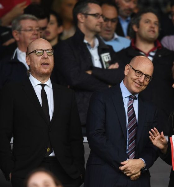 Manchester United co-owners Avram Glazer and Joel Glazer are sitting in the stands alongside family members. Image used for Sportxparte news.