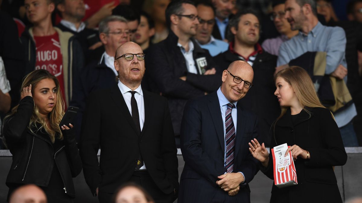 Manchester United co-owners Avram Glazer and Joel Glazer are sitting in the stands alongside family members. Image used for Sportxparte news.